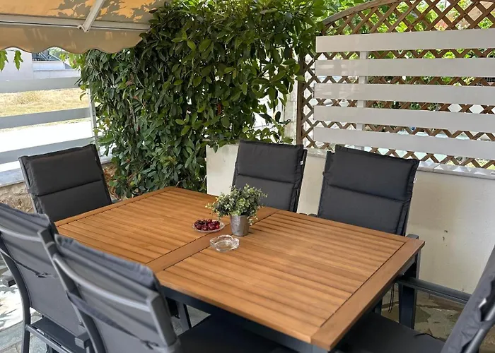 בית נופש Estia House 1-2 *