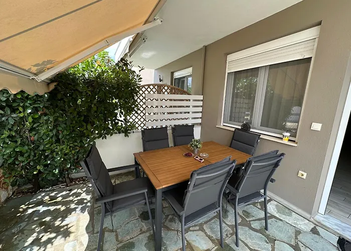 Estia House 1-2 * ניקיטי