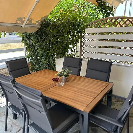 بيت للعطل Estia House 1-2 *