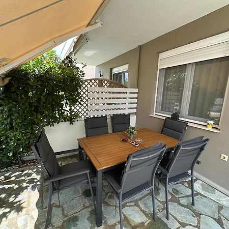 Estia House 1-2 * نيكيتي